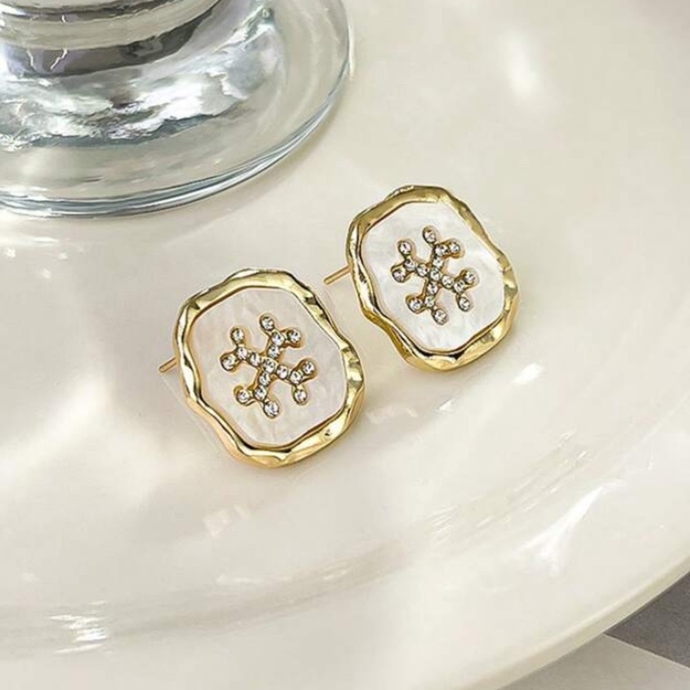 Earrings - Picture 3 of 9